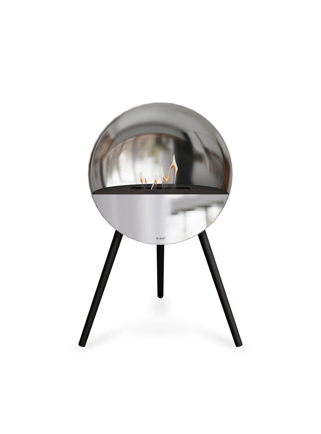 Foyer Eye argent de Le Feu : luxe discret et ambiance chaleureuse.