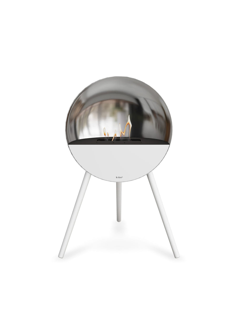 Foyer design Eye argent de Le Feu : flamme pure et allure moderne.