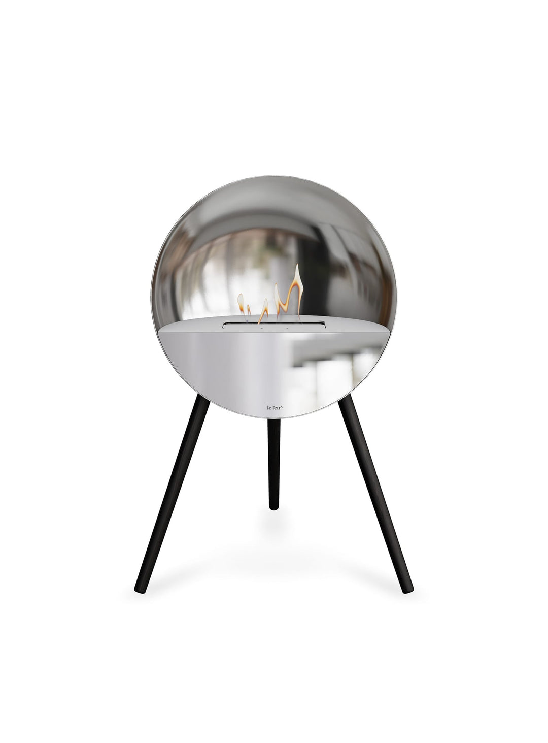 Foyer Eye argent de Le Feu : flamme hypnotique et design argenté.