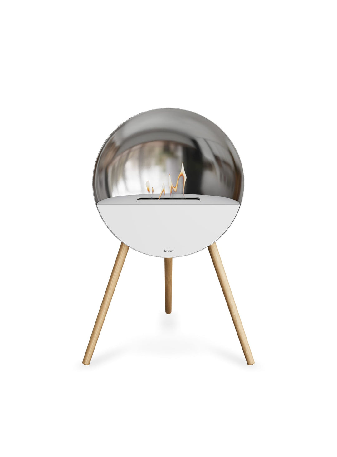 Foyer Le Feu Eye argent : design autoportant et chaleur douce.