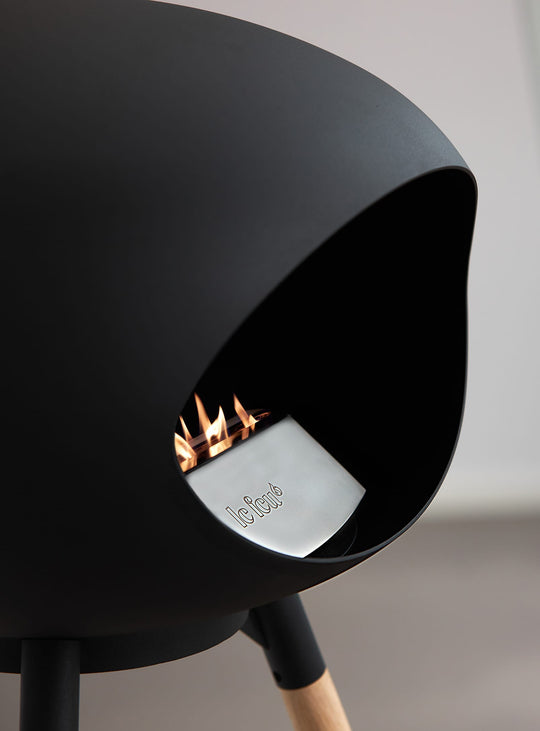 Foyer bioéthanol Le Feu Ground High Dome noir : feu chic et ambiance zen.