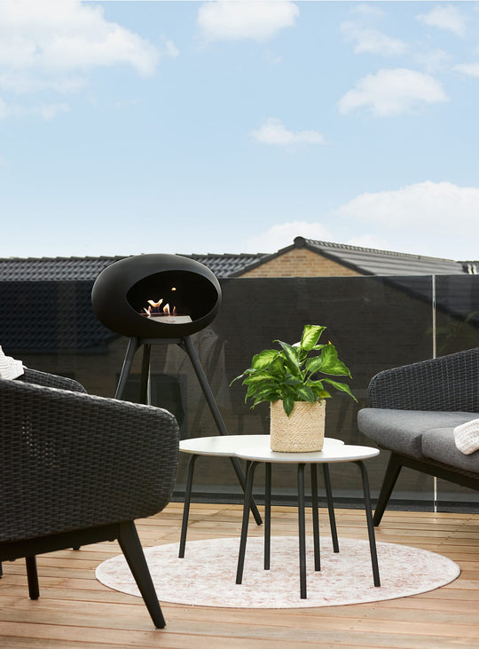 Foyer design Le Feu Ground High Dome noir : feu moderne et chaleur cosy.