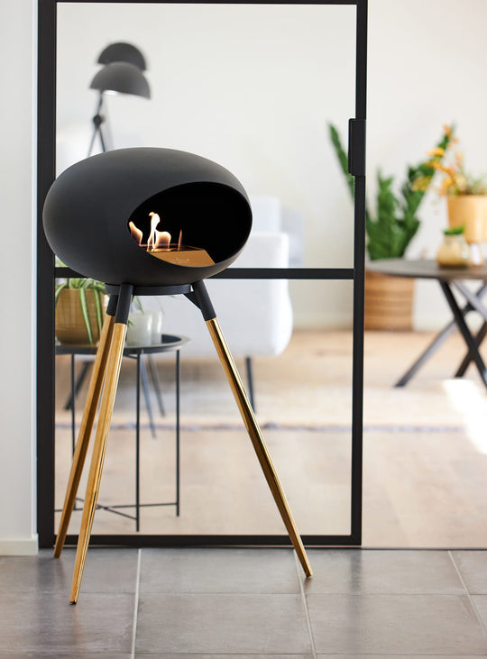 Foyer Ground High Dome noir de Le Feu : design scandinave et chaleur moderne.