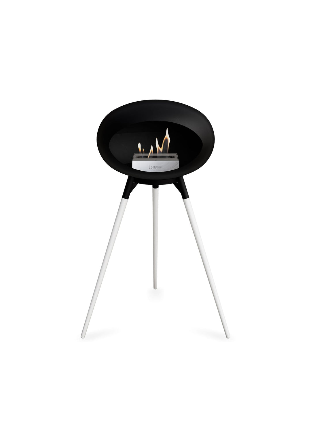 Foyer Le Feu Ground High Dome noir : sobriété, élégance et feu authentique.