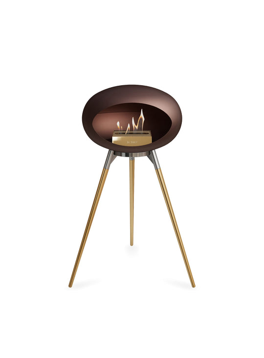 Foyer design Le Feu Ground High Dome : feu moderne et teinte chaude.