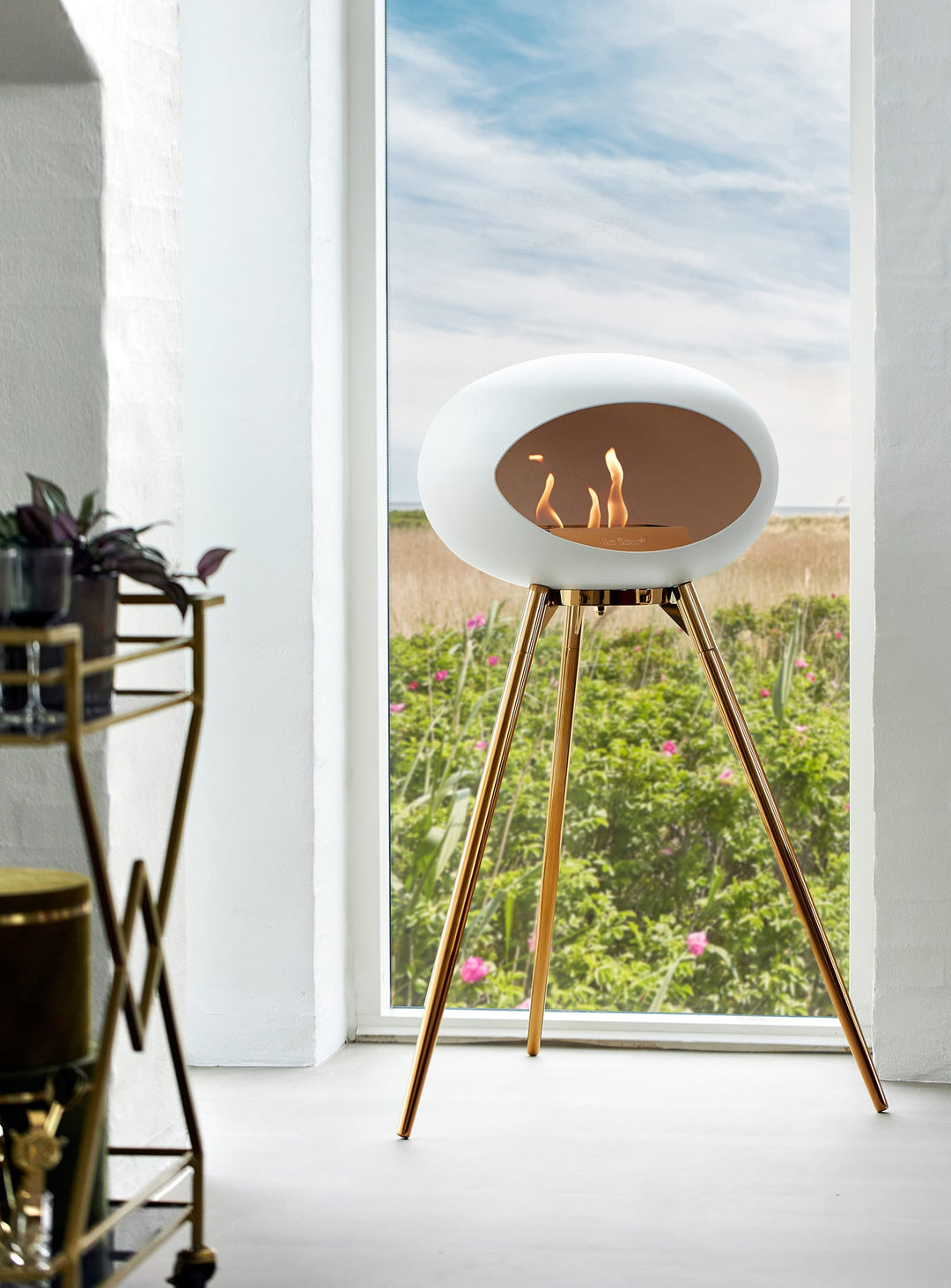 Foyer Ground High Dome blanc de Le Feu : design scandinave et chaleur douce.