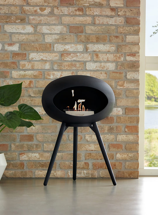 Ground Low Dome noir de Le Feu : chaleur douce, design pur et présence affirmée.
