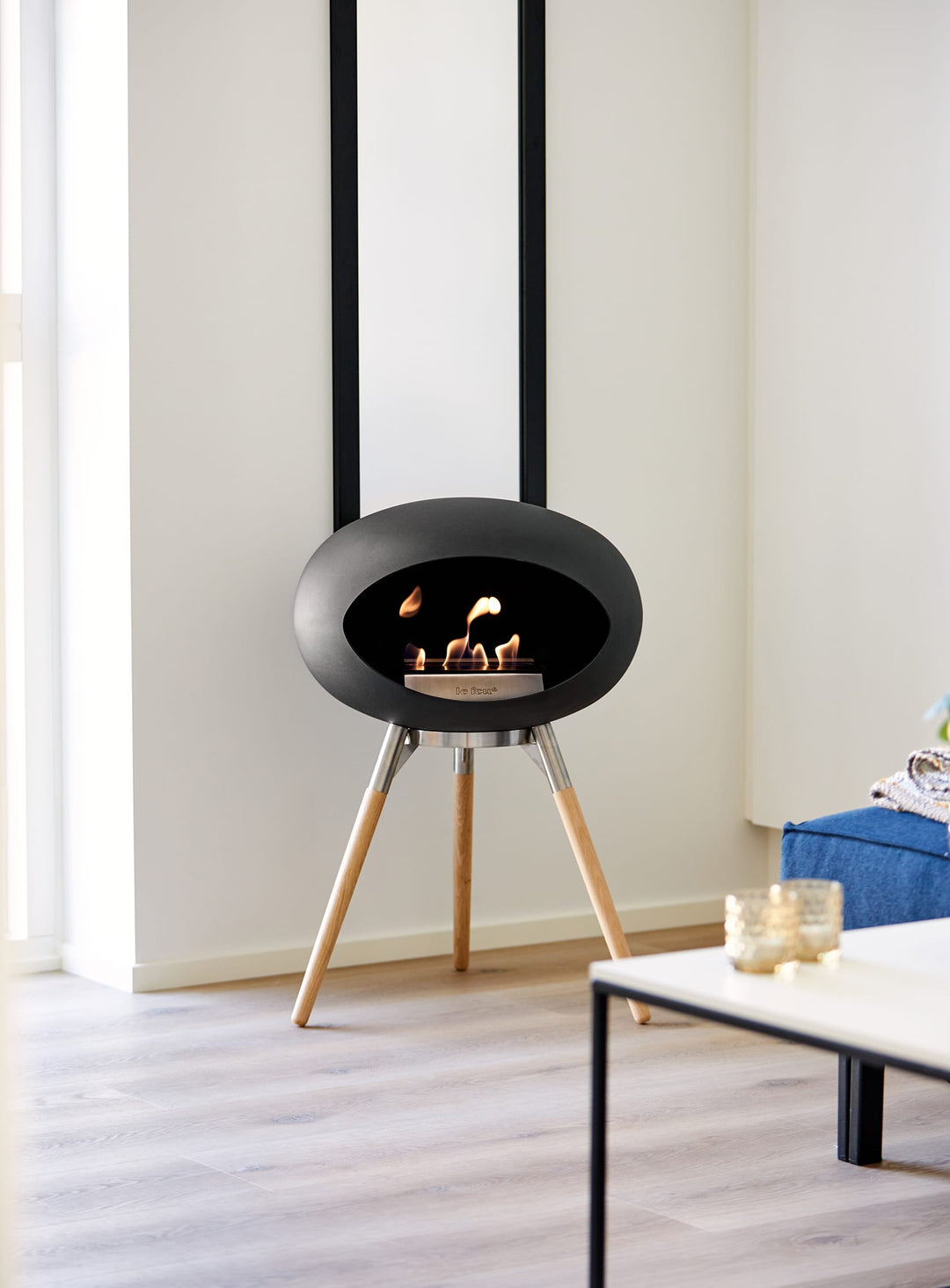Le Feu Ground Low Dome noir : un feu réel sans fumée, tout en élégance scandinave.