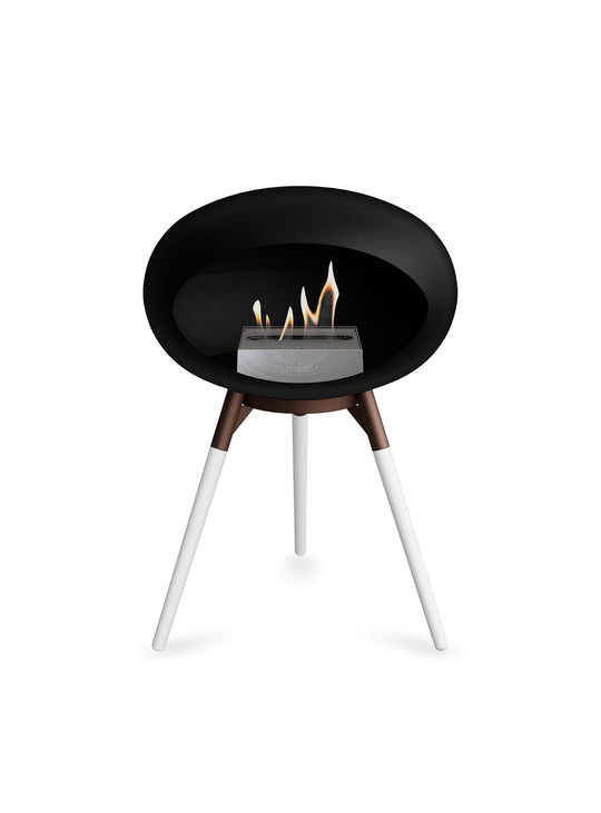 Foyer Le Feu Ground Low Dome noir : chaleur naturelle et style minimaliste.
