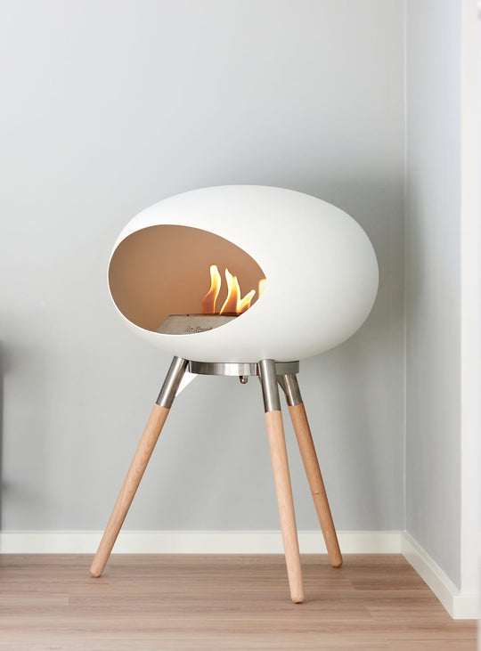 Créez une ambiance apaisante avec le Ground Low Dome blanc Le Feu, compact et raffiné.