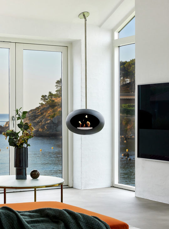 Cheminée suspendue Sky Dome noir de Le Feu : design sobre et spectaculaire.