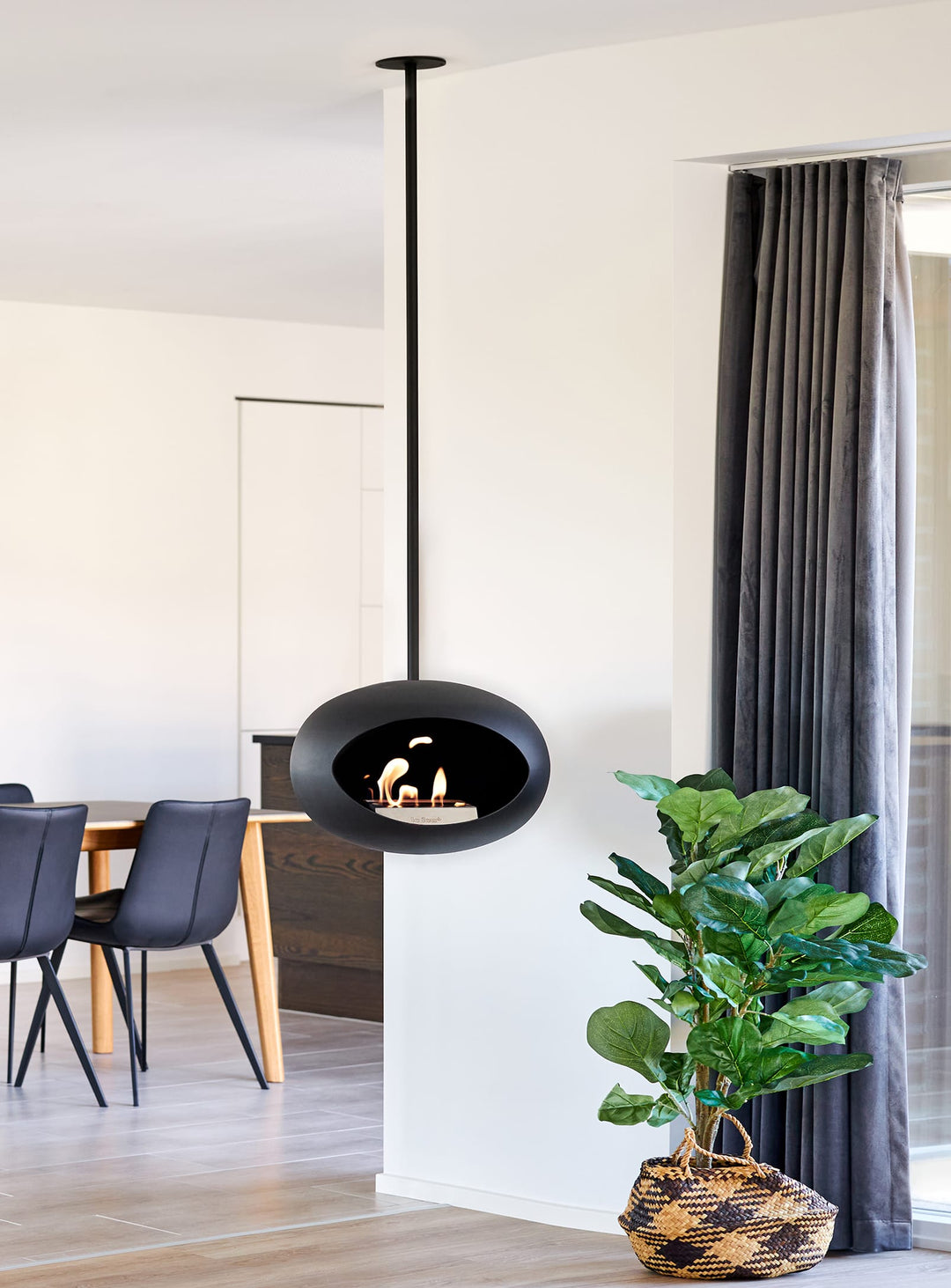 Carburant bioéthanol Le Feu : combustion performante et sécuritaire pour un feu élégant.