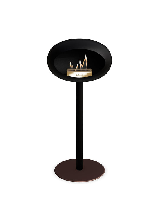 Cheminée autoportante High Dome en noir de Le Feu : luxe discret et chic.