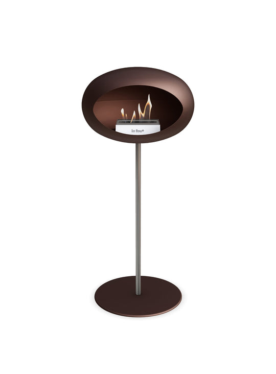 Cheminée autoportante High Dome en Mocca de Le Feu : idéale pour séjour ouvert.