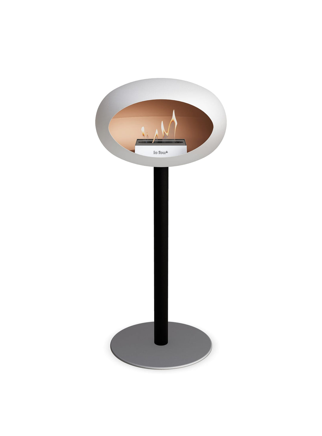 High Dome blanc de Le Feu : cheminée autoportante douce et sophistiquée.