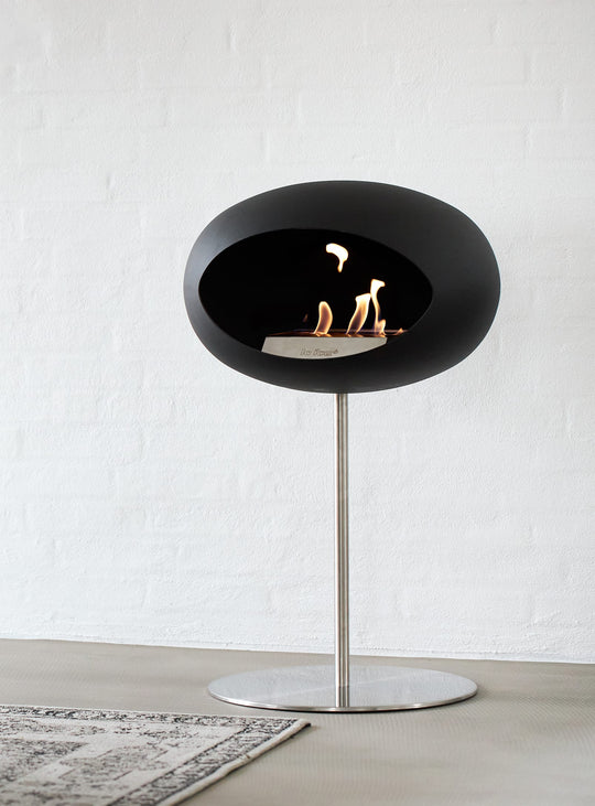 Cheminée autoportante Low Dome en Noir de Le Feu : chic et intemporelle.