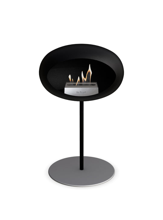 Le Feu Low Dome en Noir : cheminée autoportante chaleur conviviale.