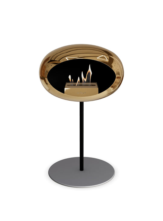 Low Dome en or rose de Le Feu : cheminée autoportante luxe et chaleur.