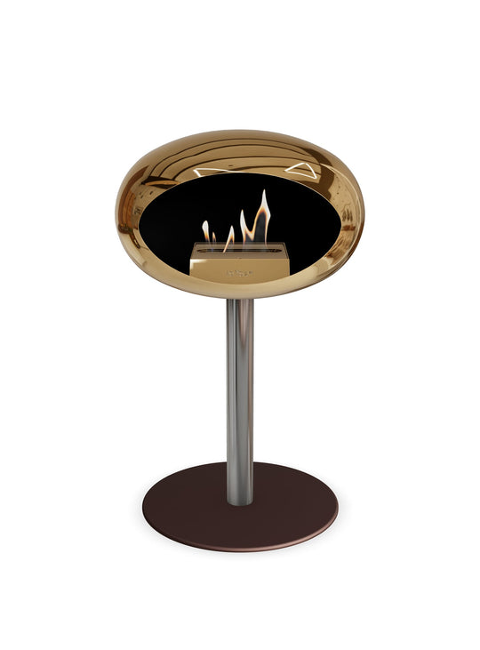 Low Dome en or rose de Le Feu : cheminée autoportante luxe apaisant.