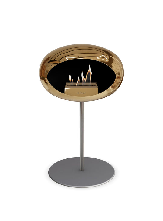 Cheminée autoportante Low Dome en or rose de Le Feu : chaleur raffinée.