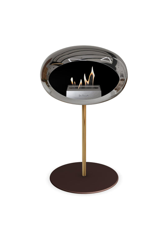 Foyer Low Dome argent : feu scandinave et design brillant.