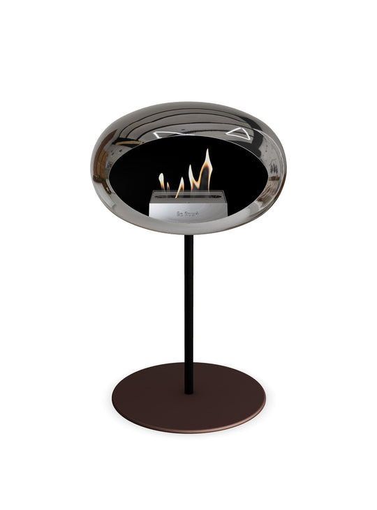 Foyer design Low Dome argent Le Feu : chaleur douce et ton clair.