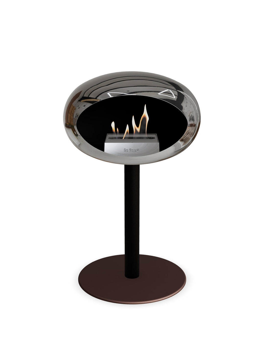 Foyer design Low Dome de Le Feu argent : feu pur et allure zen.