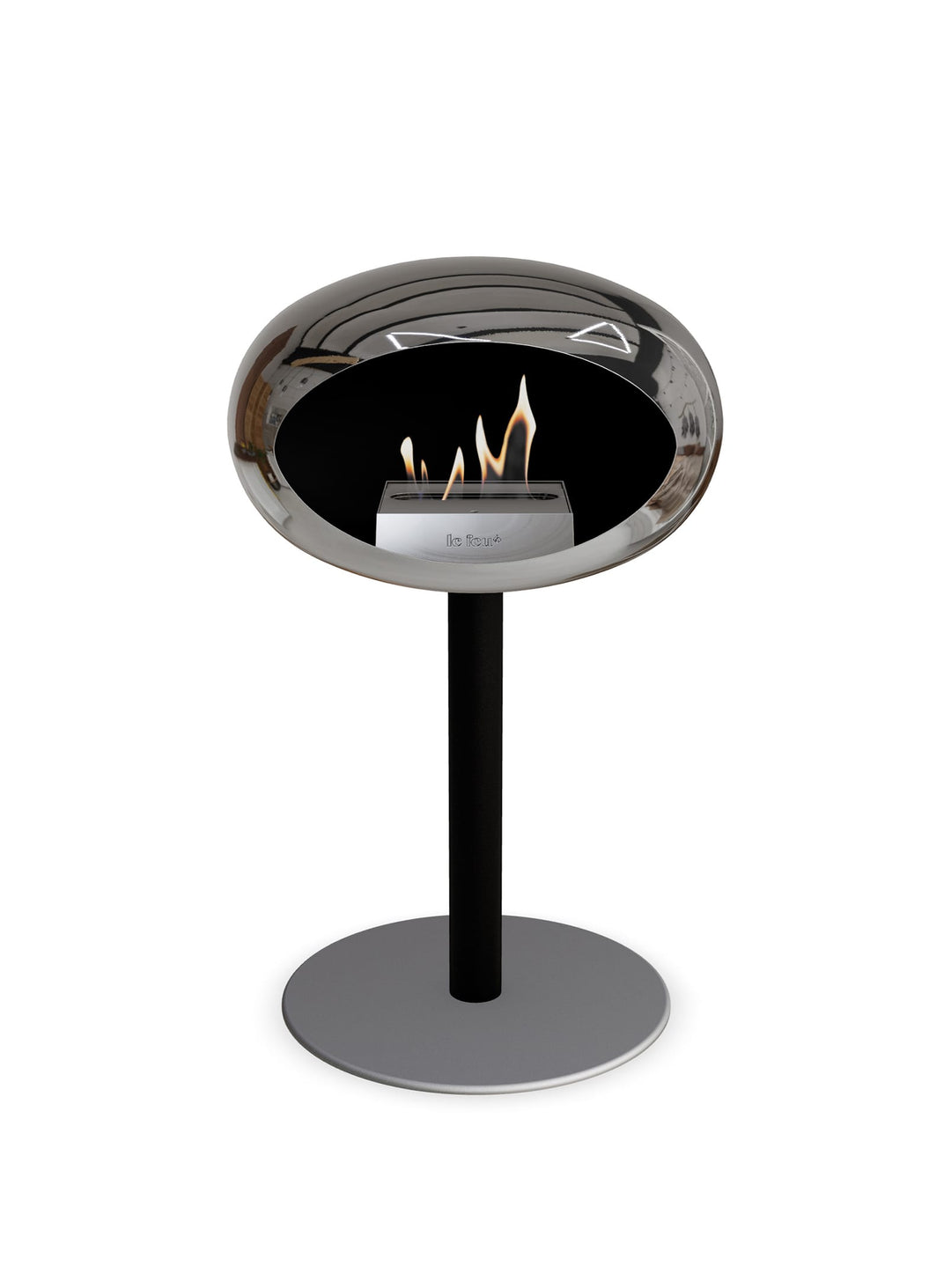 Foyer Low Dome Le Feu : argent brillant et feu apaisant.