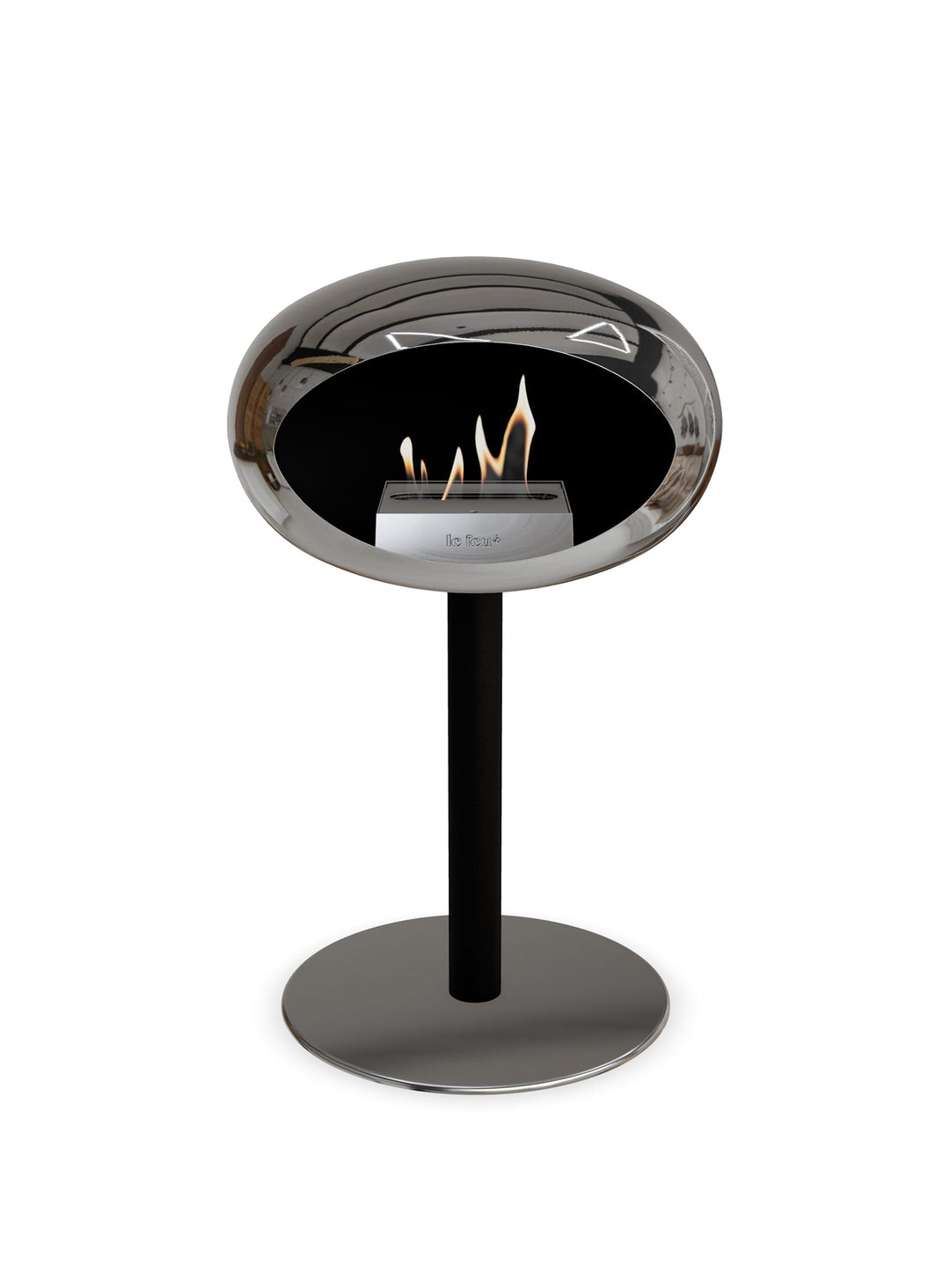 Foyer Low Dome argent de Le Feu : chaleur douce et design moderne.