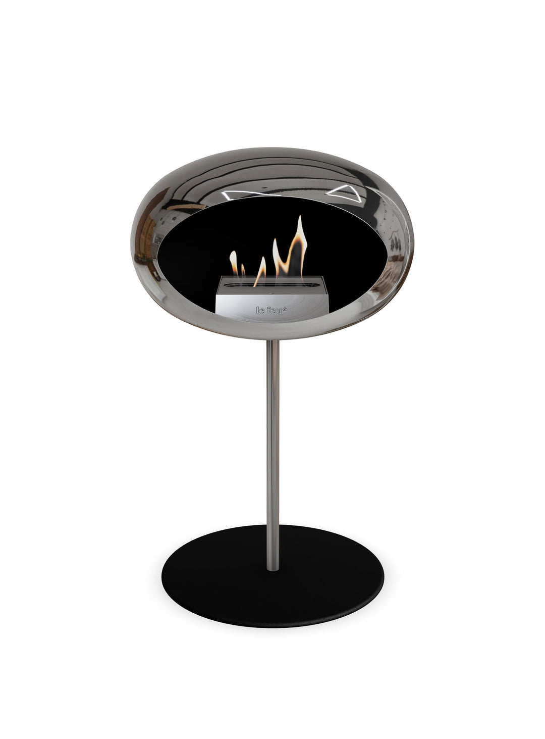 Foyer Low Dome argent chromé de Le Feu : élégance et feu scandinave.