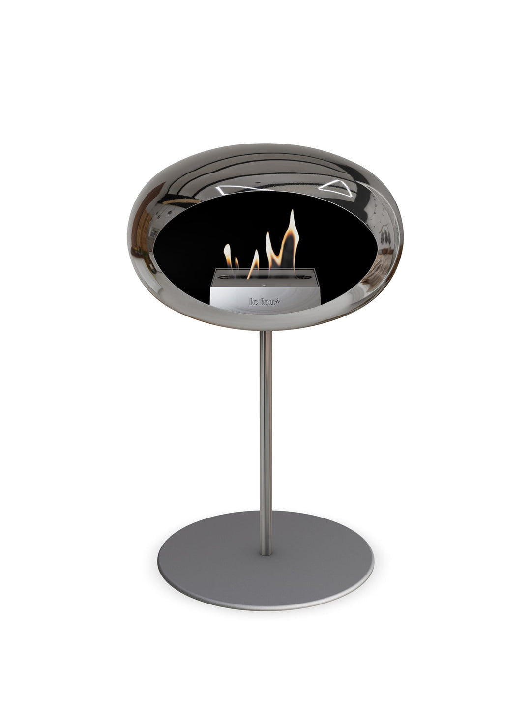Foyer Low Dome Le Feu : argent brillant et chaleur authentique.