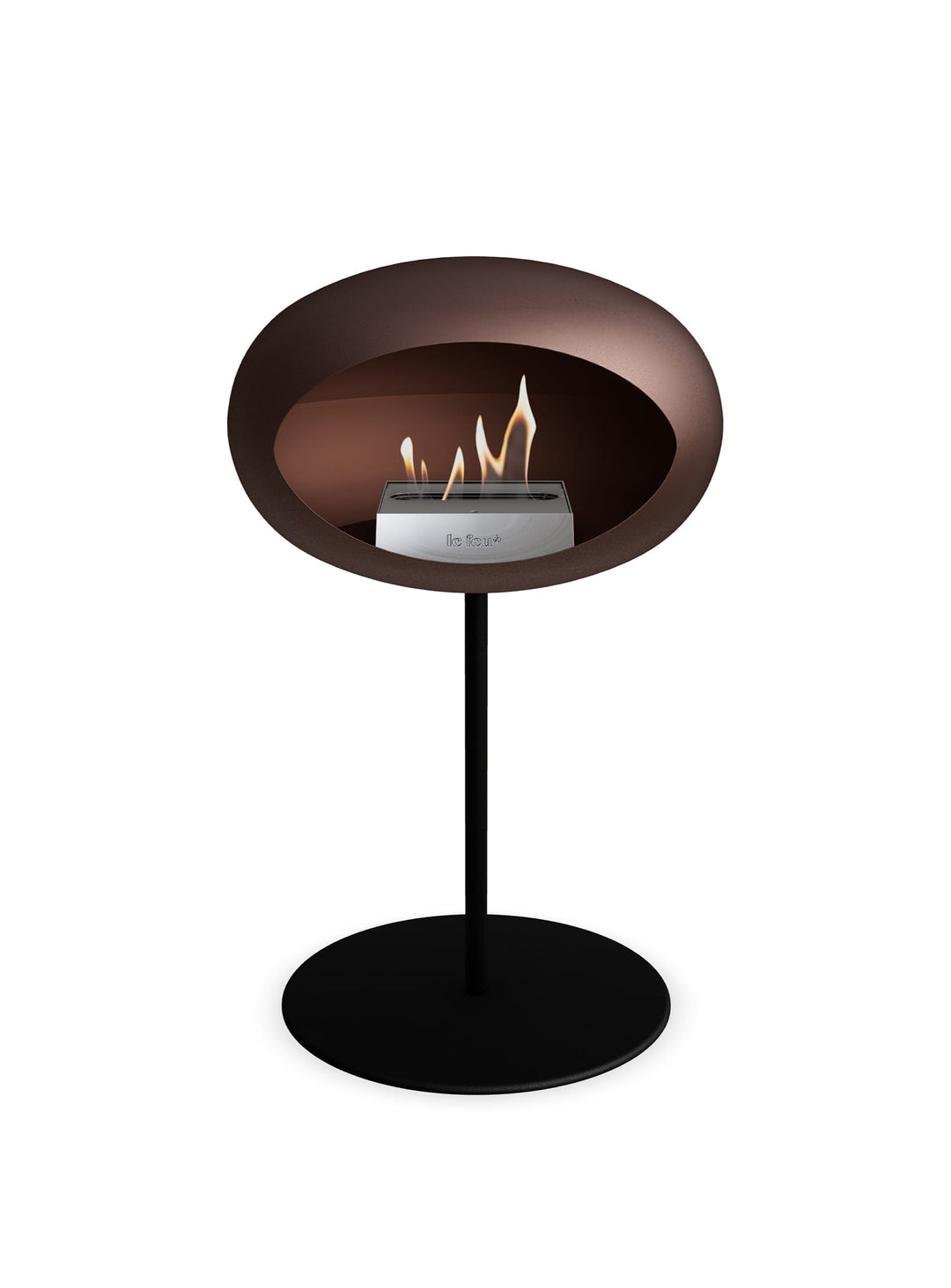 Low Dome en Mocca de Le Feu : cheminée autoportante chic et conviviale.