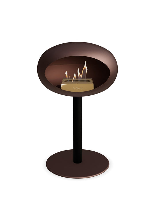 Le Feu Low Dome en Mocca : cheminée autoportante compacte et design.