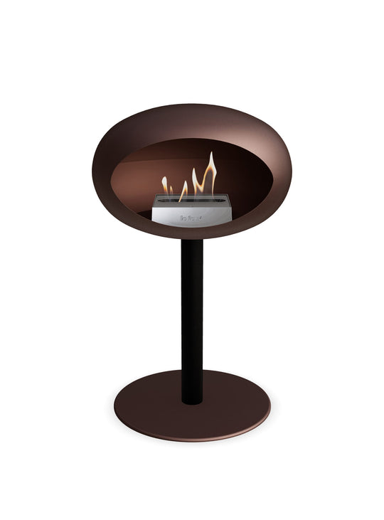 Low Dome en Mocca de Le Feu : cheminée autoportante chic et intemporelle.