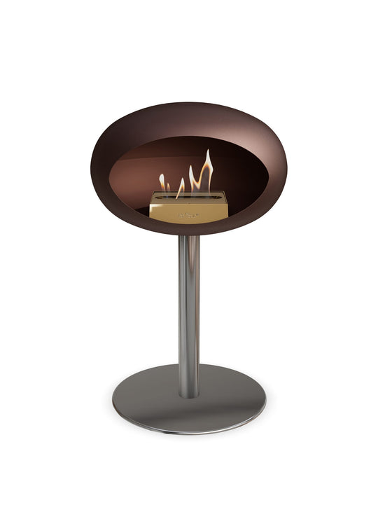 Low Dome en Mocca de Le Feu : cheminée autoportante compacte et pratique.