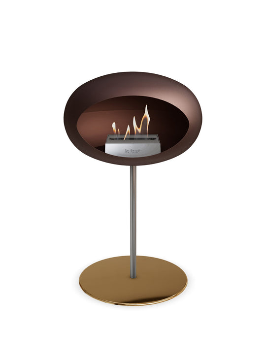 Low Dome en Mocca de Le Feu : cheminée autoportante simple à intégrer.