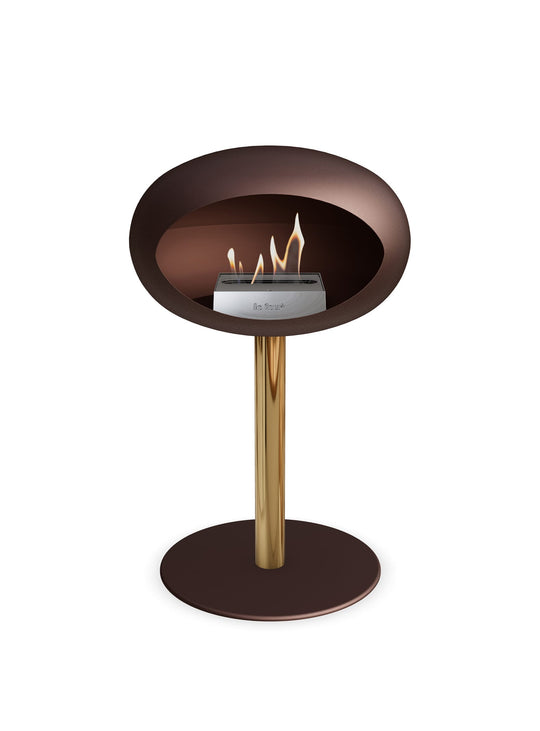 Low Dome en Mocca de Le Feu : cheminée autoportante élégance subtile.