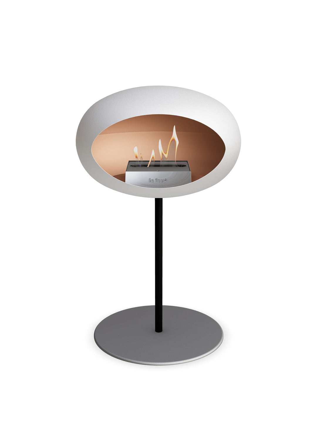 Le Feu Low Dome en blanc : cheminée autoportante chaleur apaisante.