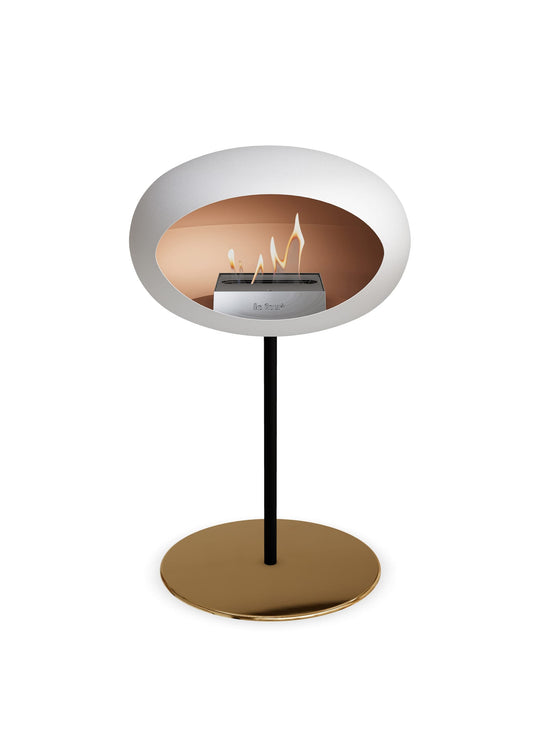 Cheminée autoportante Low Dome en blanc de Le Feu : chaleur conviviale.