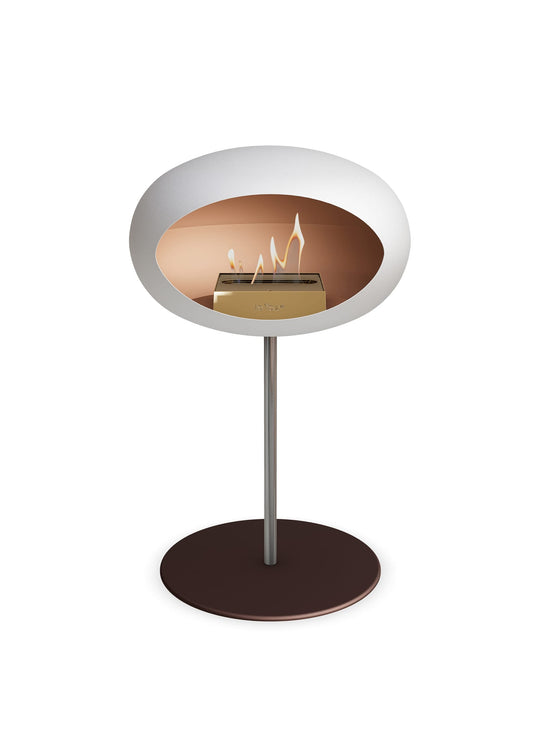 Le Feu Low Dome en blanc : cheminée autoportante sans conduit.