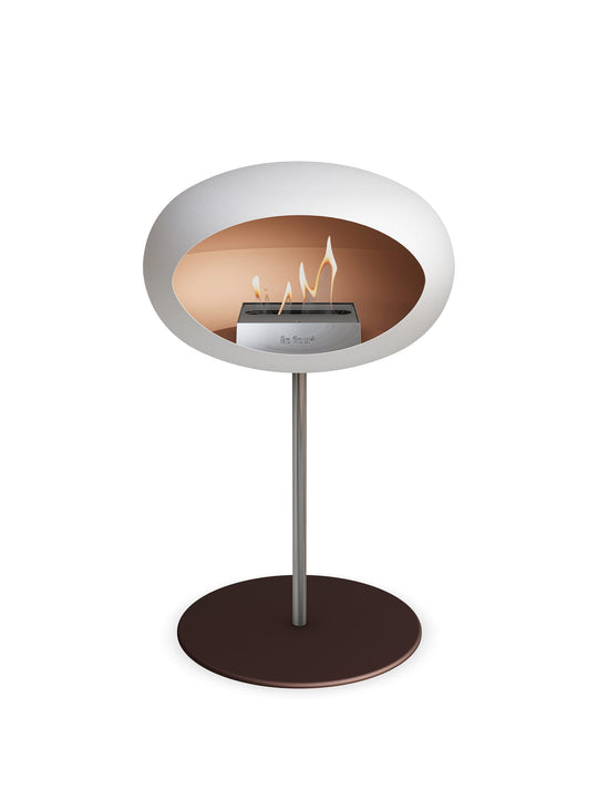 Low Dome en blanc de Le Feu : cheminée autoportante bioéthanol propre.
