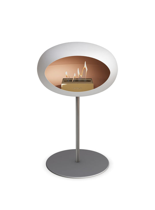 Low Dome en blanc de Le Feu : cheminée autoportante au feu pur.