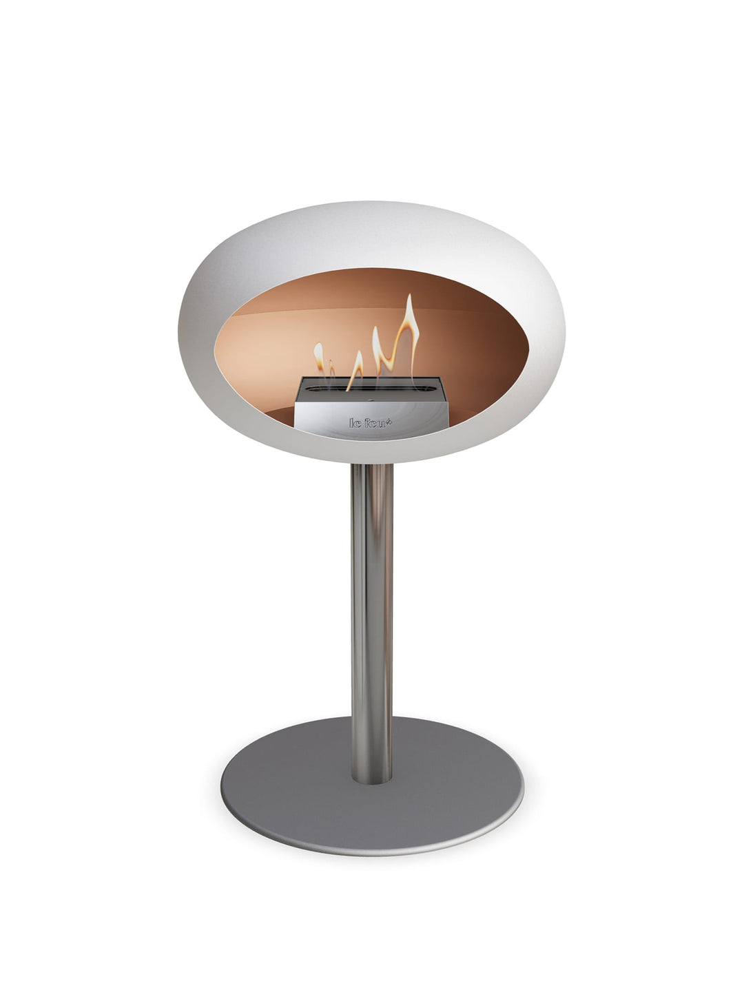 Low Dome en blanc de Le Feu : cheminée autoportante pour maison moderne.