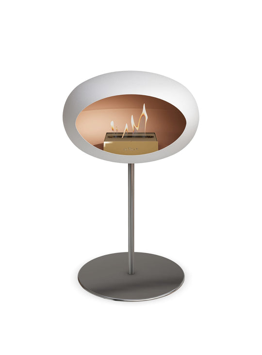 Cheminée autoportante Low Dome en blanc de Le Feu : idéale pour condo urbain.