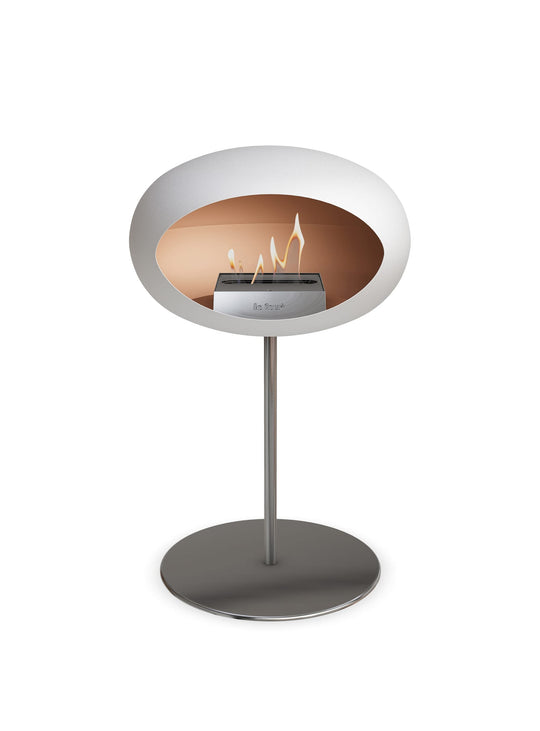 Le Feu Low Dome en blanc : cheminée autoportante pour intérieurs épurés.