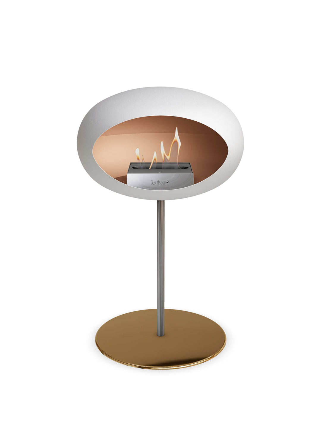 Low Dome en blanc de Le Feu : cheminée autoportante simple à intégrer.