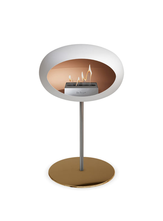 Low Dome en blanc de Le Feu : cheminée autoportante simple à intégrer.