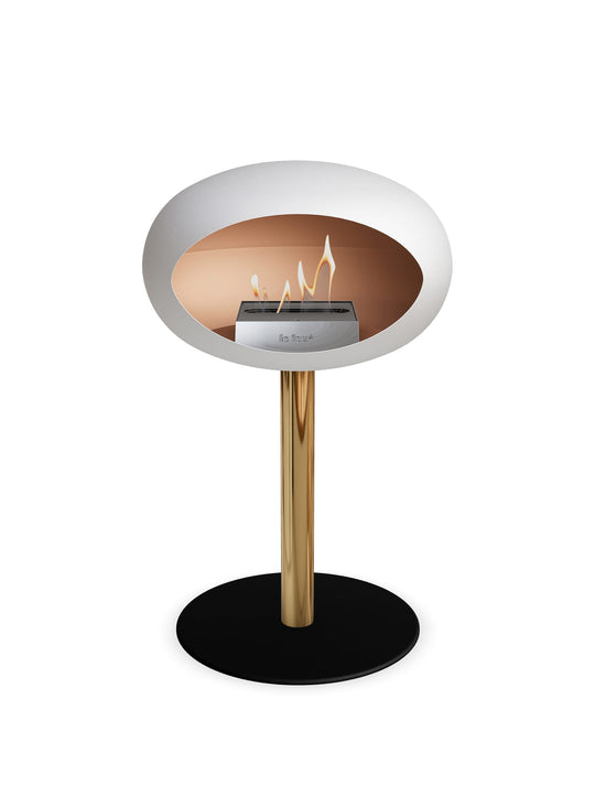 Low Dome en blanc de Le Feu : cheminée autoportante sobre et moderne.