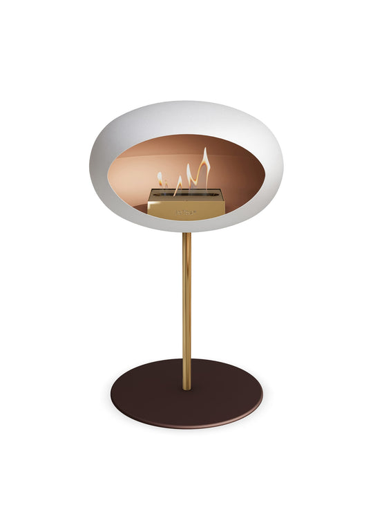 Cheminée autoportante Low Dome en blanc de Le Feu : pièce discrète chic.