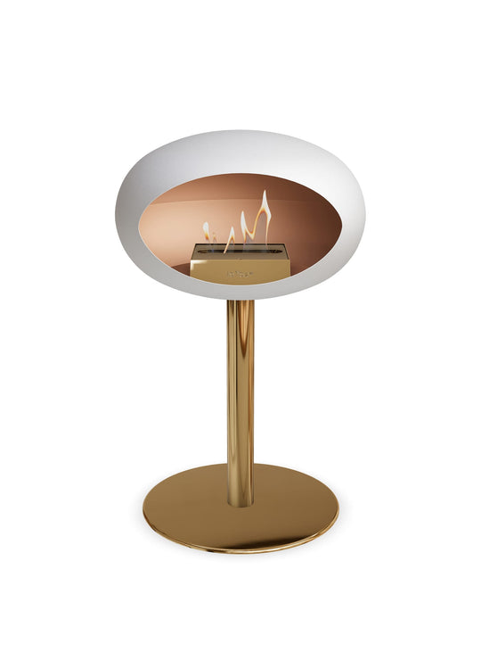 Low Dome en blanc de Le Feu : cheminée autoportante affirmée et chic.